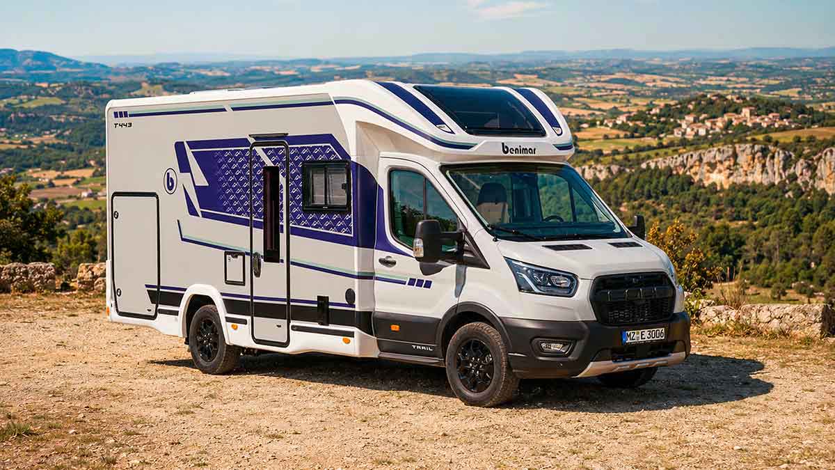 Benimar Tessoro T443 Teilintegrierter mit Querbett