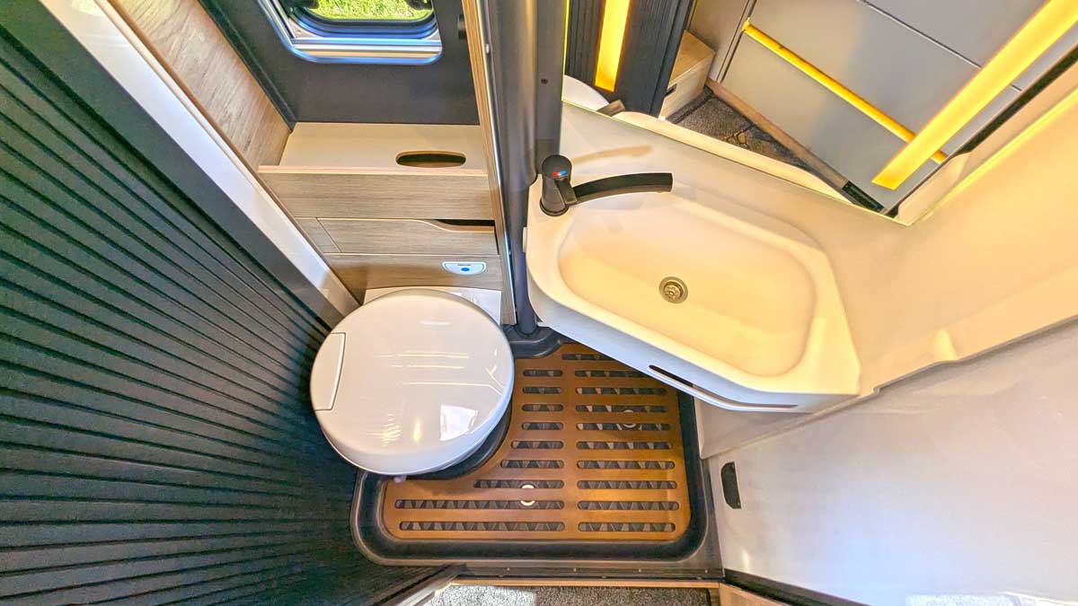 WC und Waschbecken