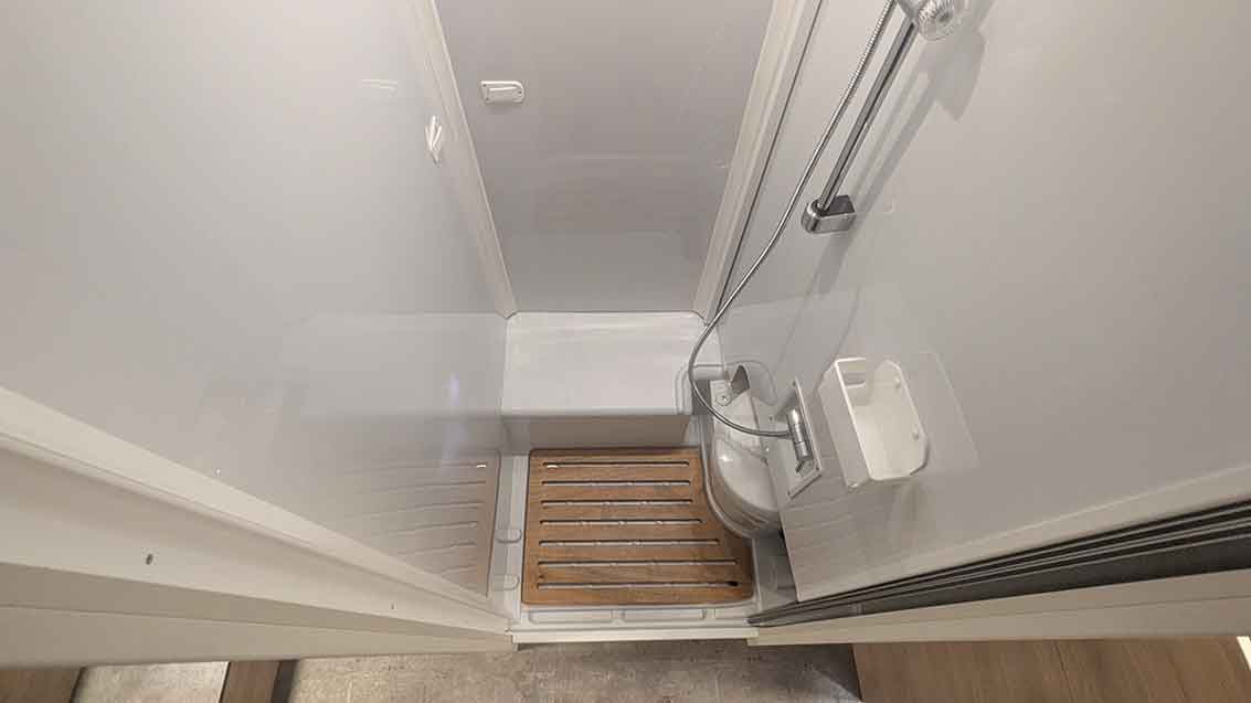 Dusche im Globebus I 4