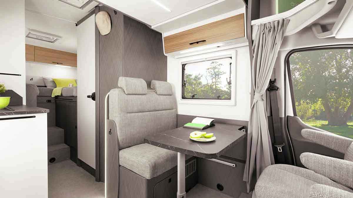 Dinette im Etrusco V6.8 SF