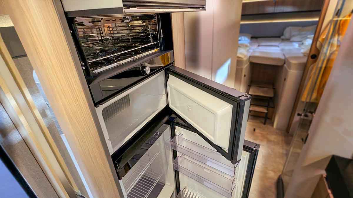Kühlschrank, Gefrierfach und Backofen