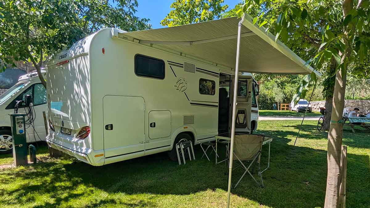 Knaus Live I 650 auf Campingplatz