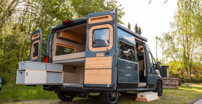 Kompanja Zwei L: Camper mit Vanlife-Betten auf 6m