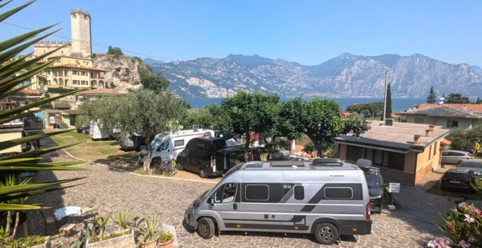 Kulturreise mit dem Wohnmobil an den nördlichen Gardasee Kulturreise mit dem Wohnmobil an den nördlichen Gardasee