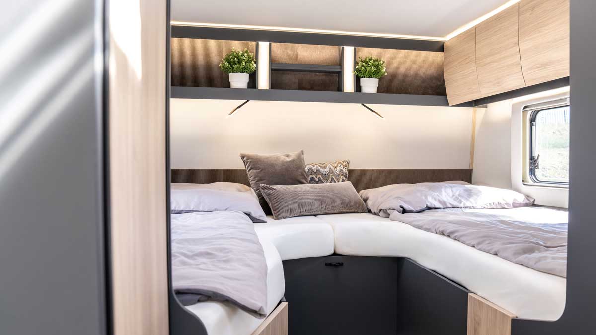 Blick ins Schlafzimmer mit Einzelbetten